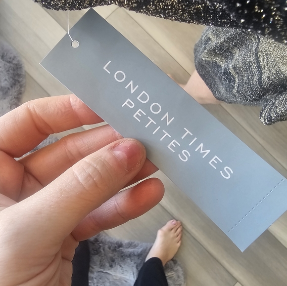 👗London Times NWT Gold & Black V Neck Faux-Wrap Long Sleeve Dress 8P (Petite)💥 - Picture 2 of 15